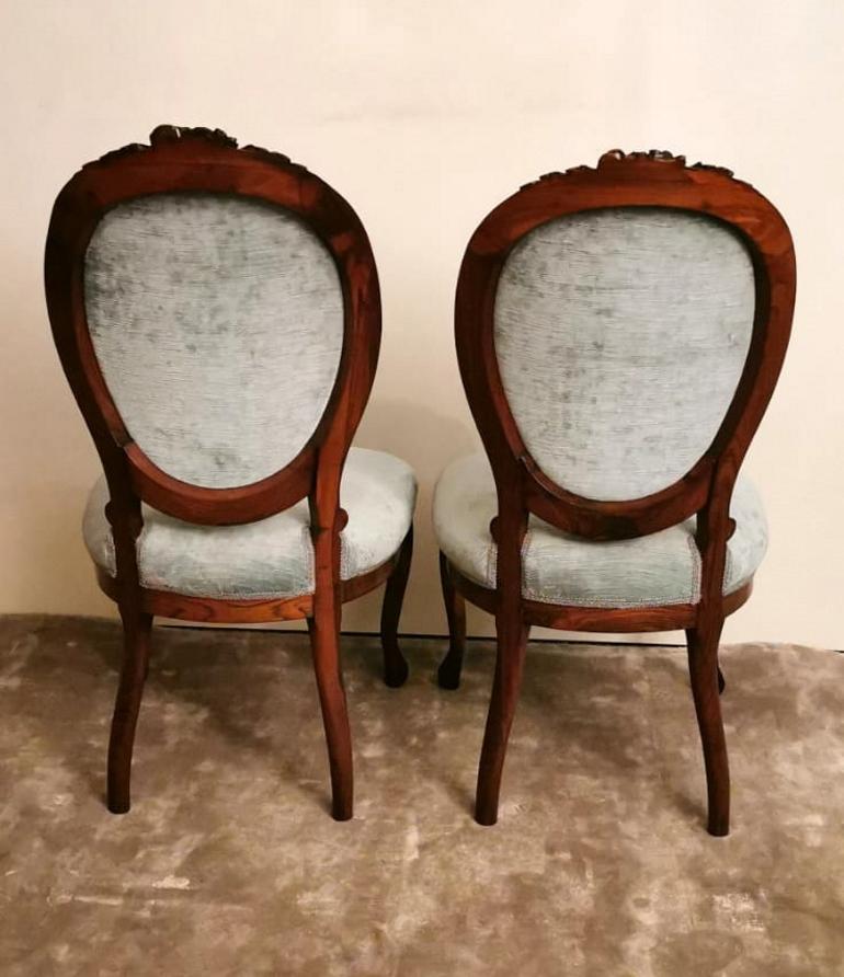 Paire de chaises de chambre en bois de sapelli sculpté Napoléon III en vente 1