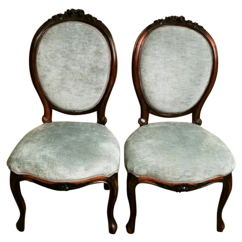 Paire de chaises de chambre en bois de sapelli sculpté Napoléon III en vente