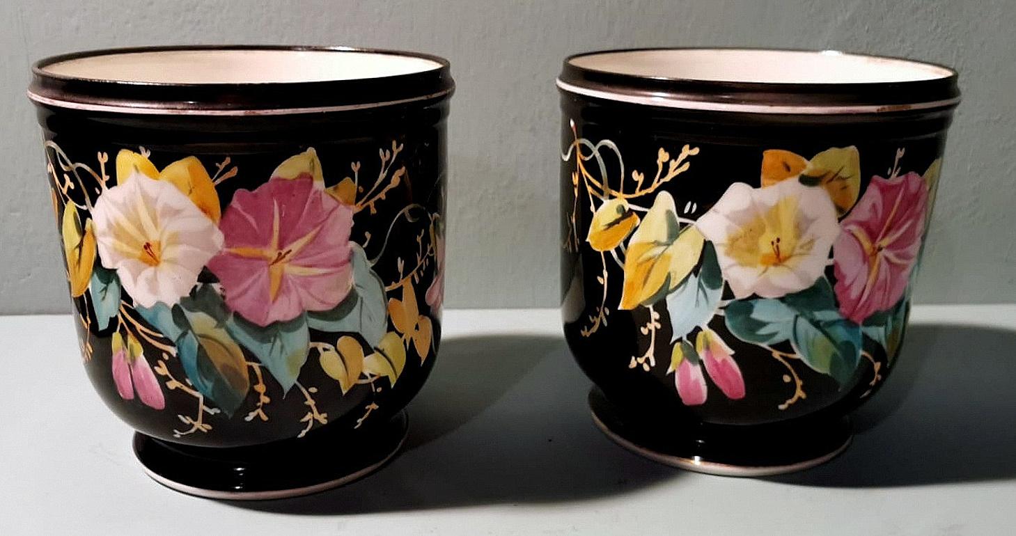 Francese Napoleone III, coppia di cachepot francesi in Porcelaine de Paris dipinta a mano in vendita
