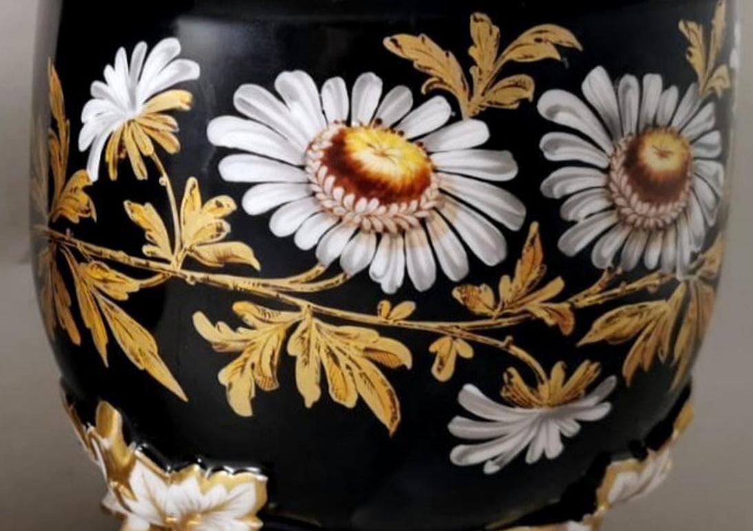 Paire de cache-pots français Napoléon III en porcelaine de Paris peints à la main 3
