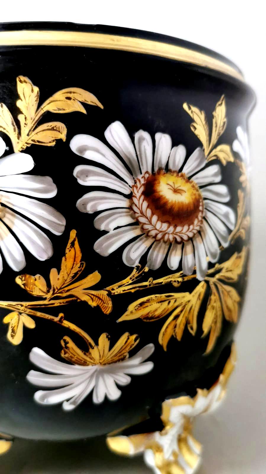 Paire de cache-pots français Napoléon III en porcelaine de Paris peints à la main 5