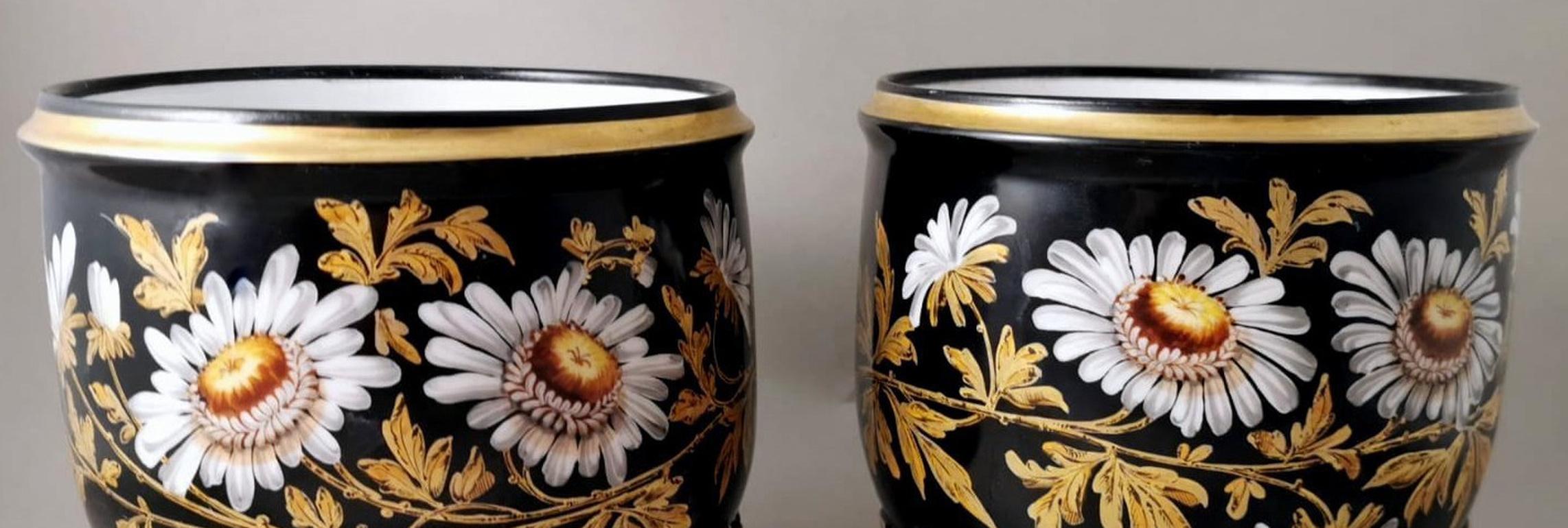 XIXe siècle Paire de cache-pots français Napoléon III en porcelaine de Paris peints à la main
