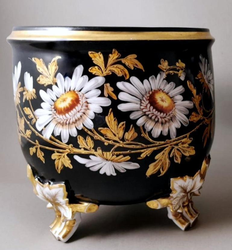Porcelaine Paire de cache-pots français Napoléon III en porcelaine de Paris peints à la main