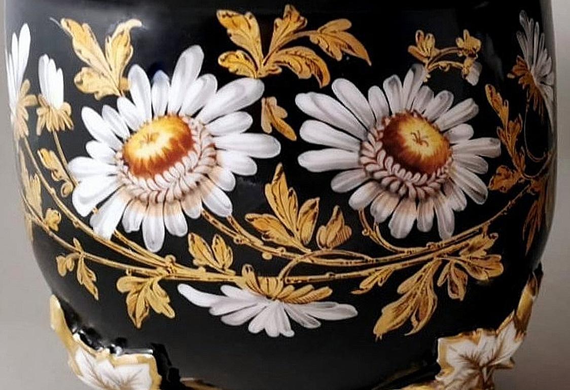 Paire de cache-pots français Napoléon III en porcelaine de Paris peints à la main 2