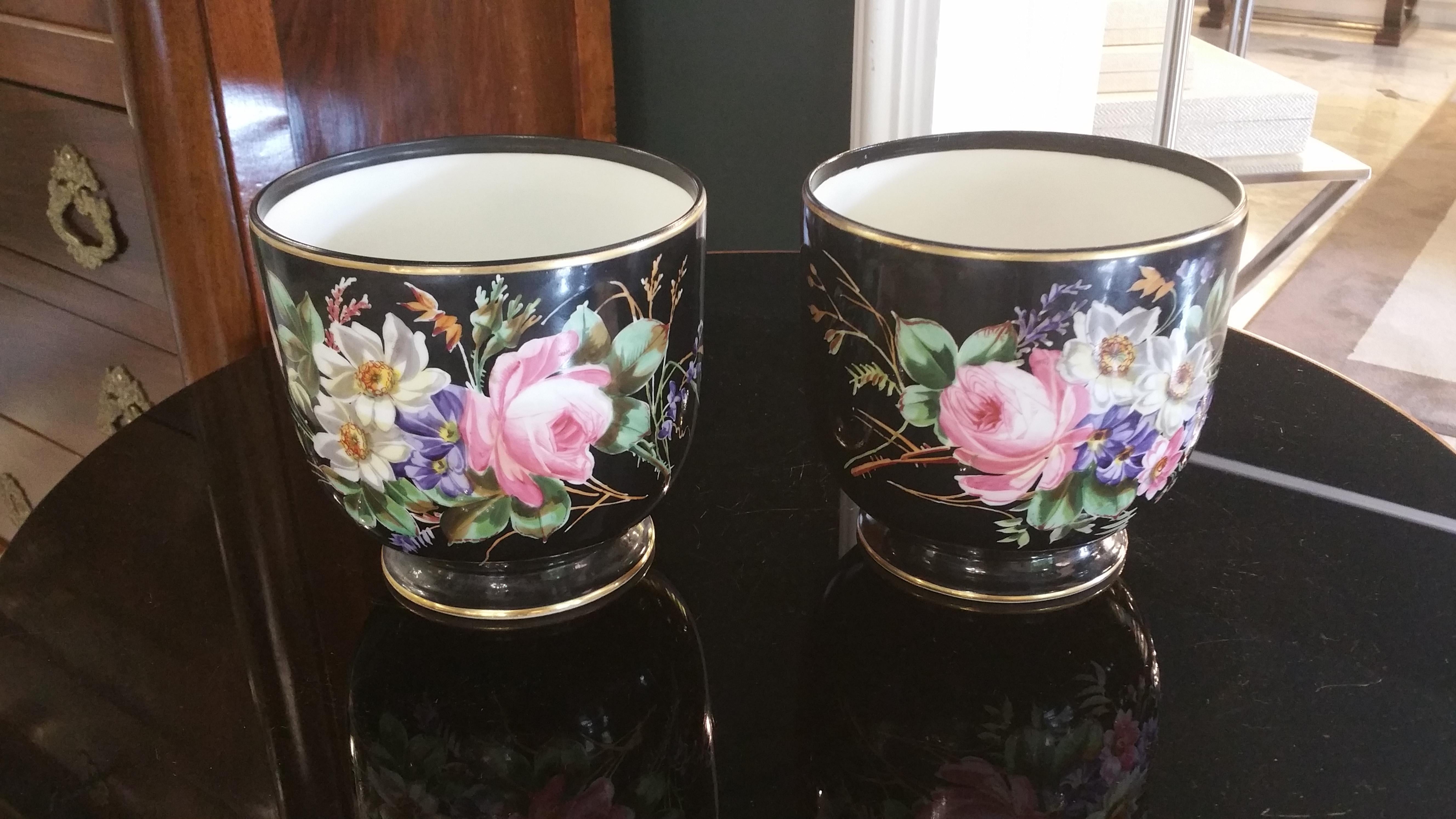 19th Century Napoleon III Pair of French Porcelaine Cachepots Hand Painted