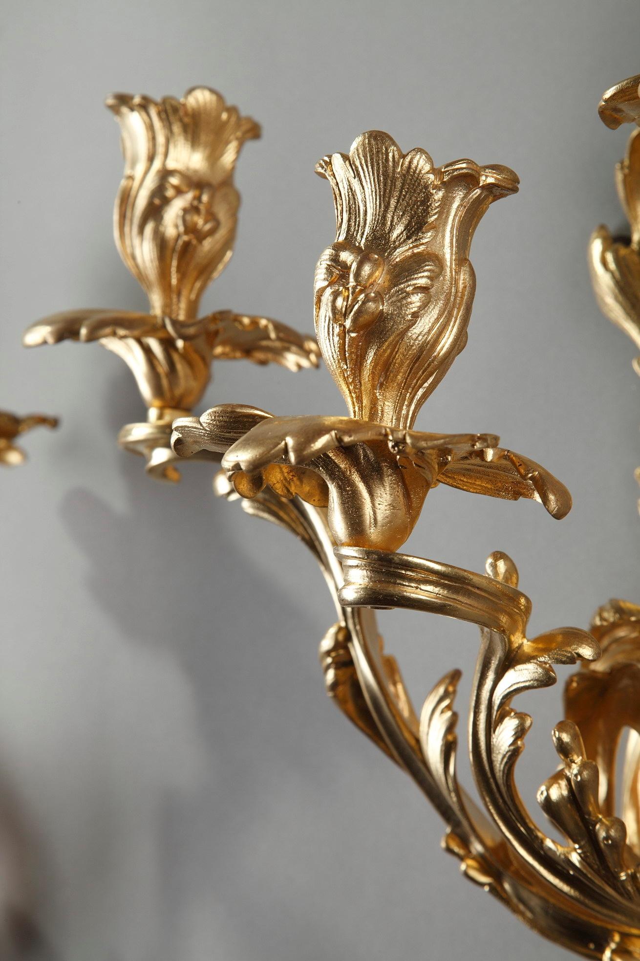 Napoleon III Pair of Rocaille Sconces in Gilt Bronze 5