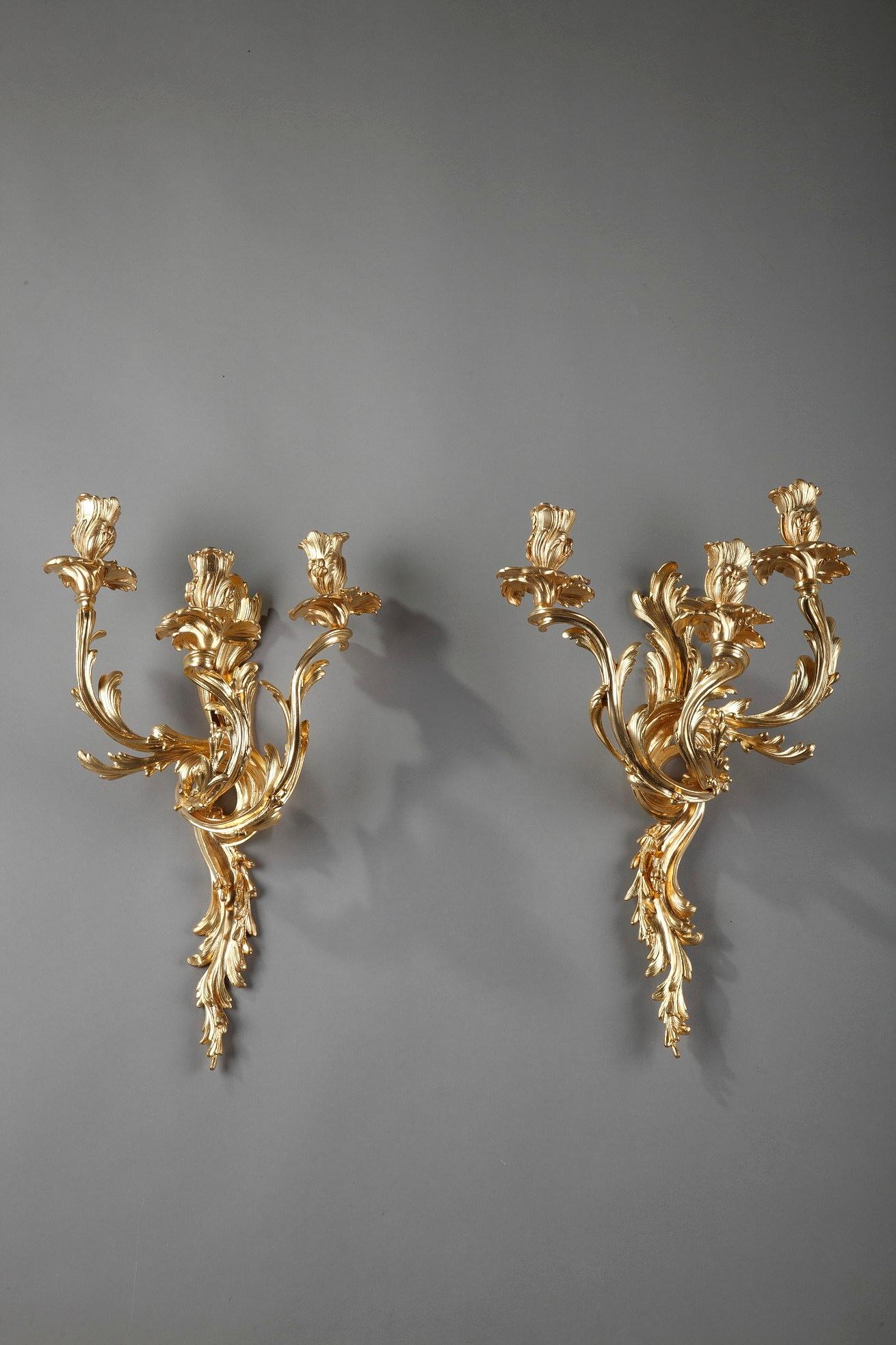 Napoleon III Pair of Rocaille Sconces in Gilt Bronze 10