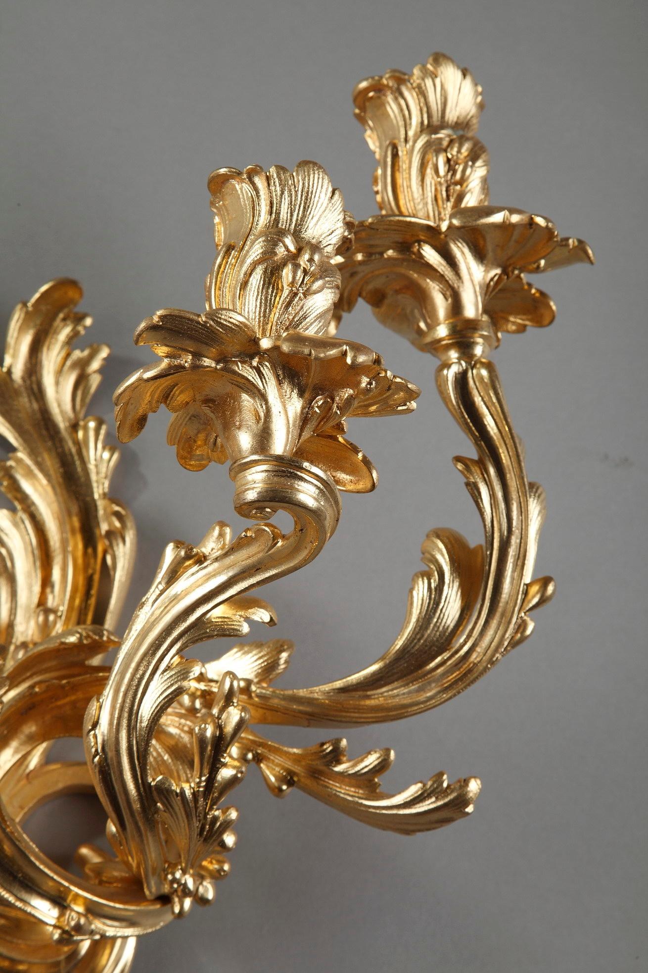 Napoleon III Pair of Rocaille Sconces in Gilt Bronze In Good Condition In Paris, FR