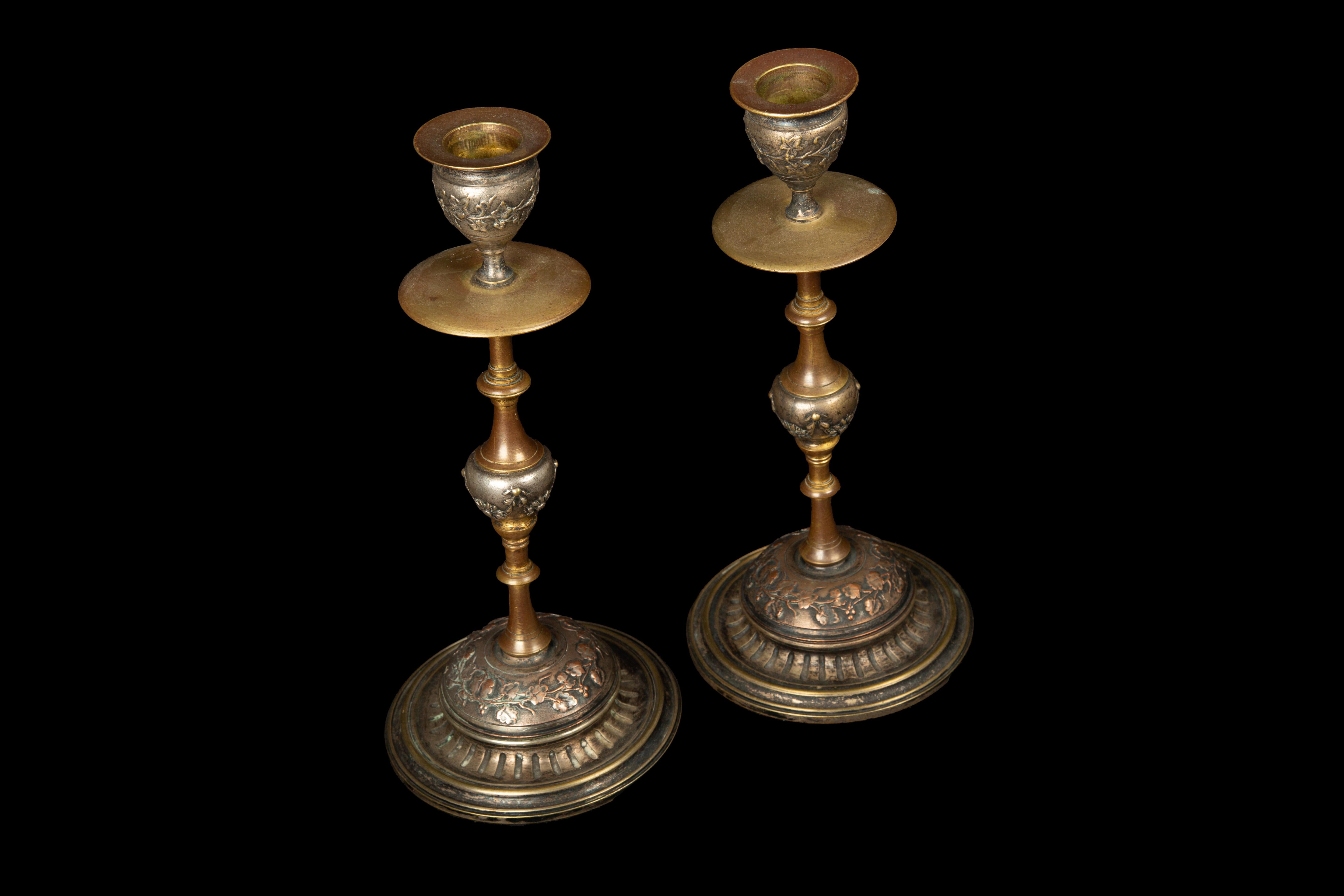 Napoleon III Patinierte Bronze Kerzen Sticks mit Vine Zweige (Napoleon III.) im Angebot