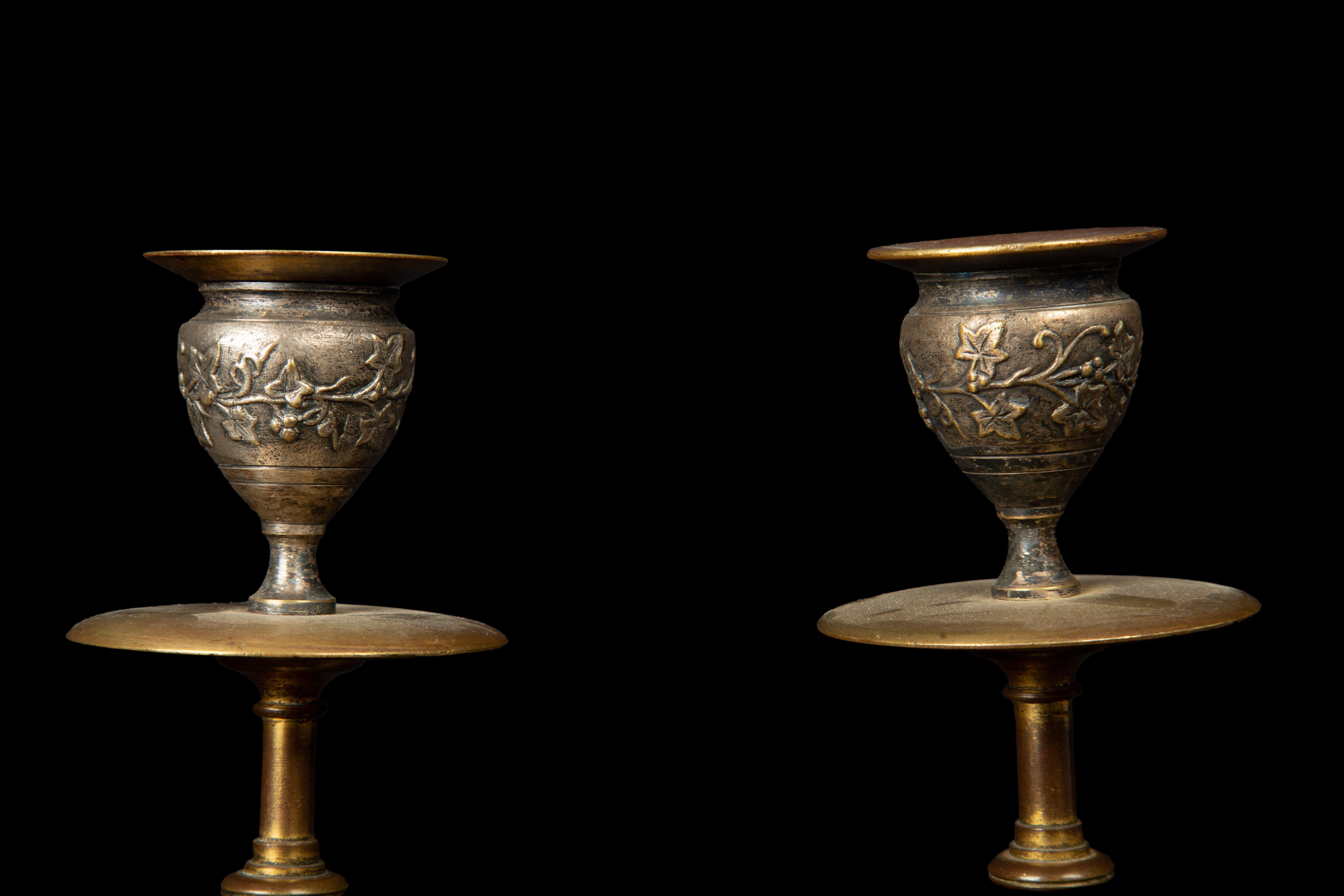 Napoleon III Patinierte Bronze Kerzen Sticks mit Vine Zweige (Französisch) im Angebot