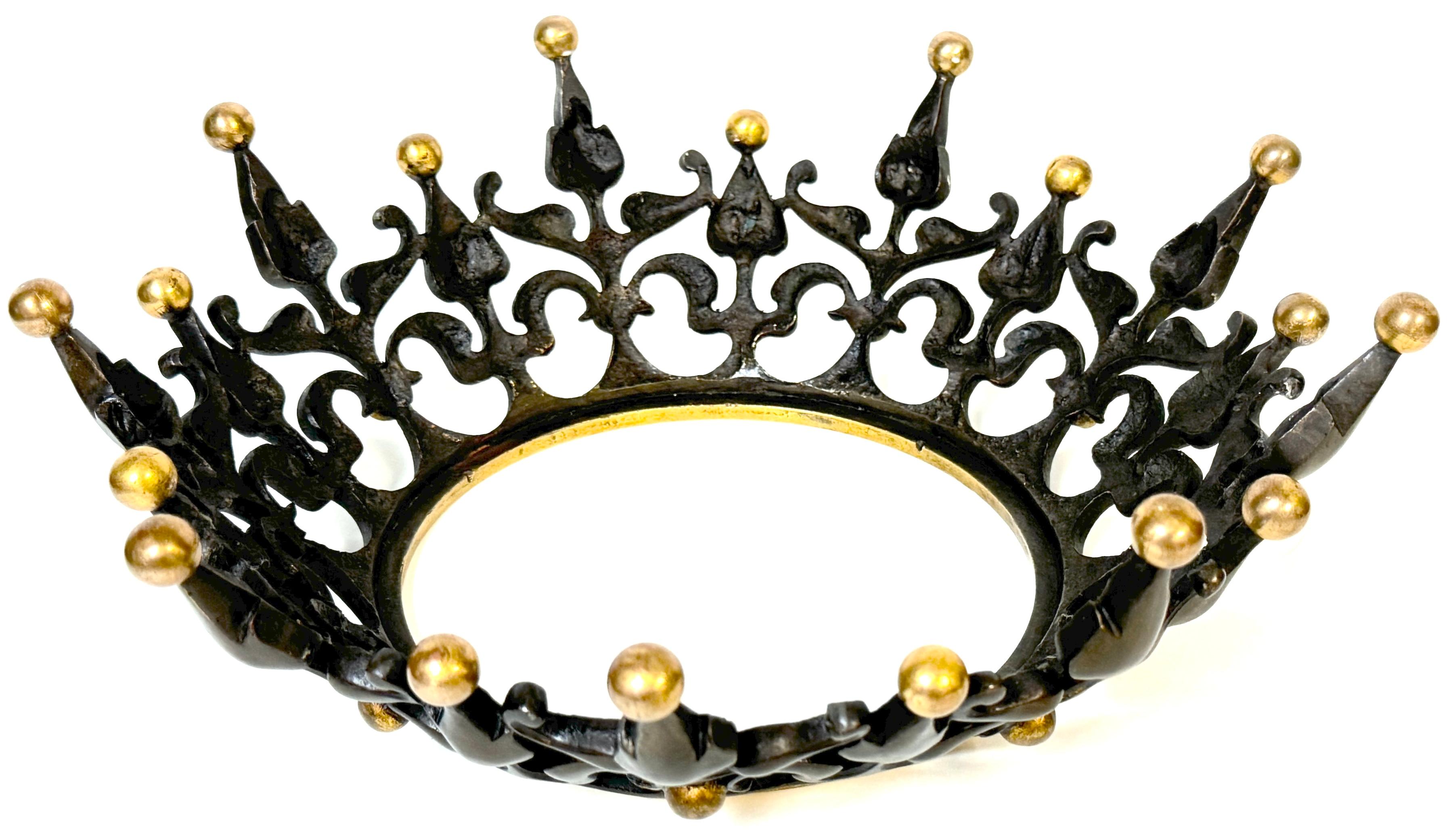 Corona di Napoleone III in bronzo patinato e ormolu, Francia, CIRCA 1870 In condizioni buone in vendita a West Palm Beach, FL