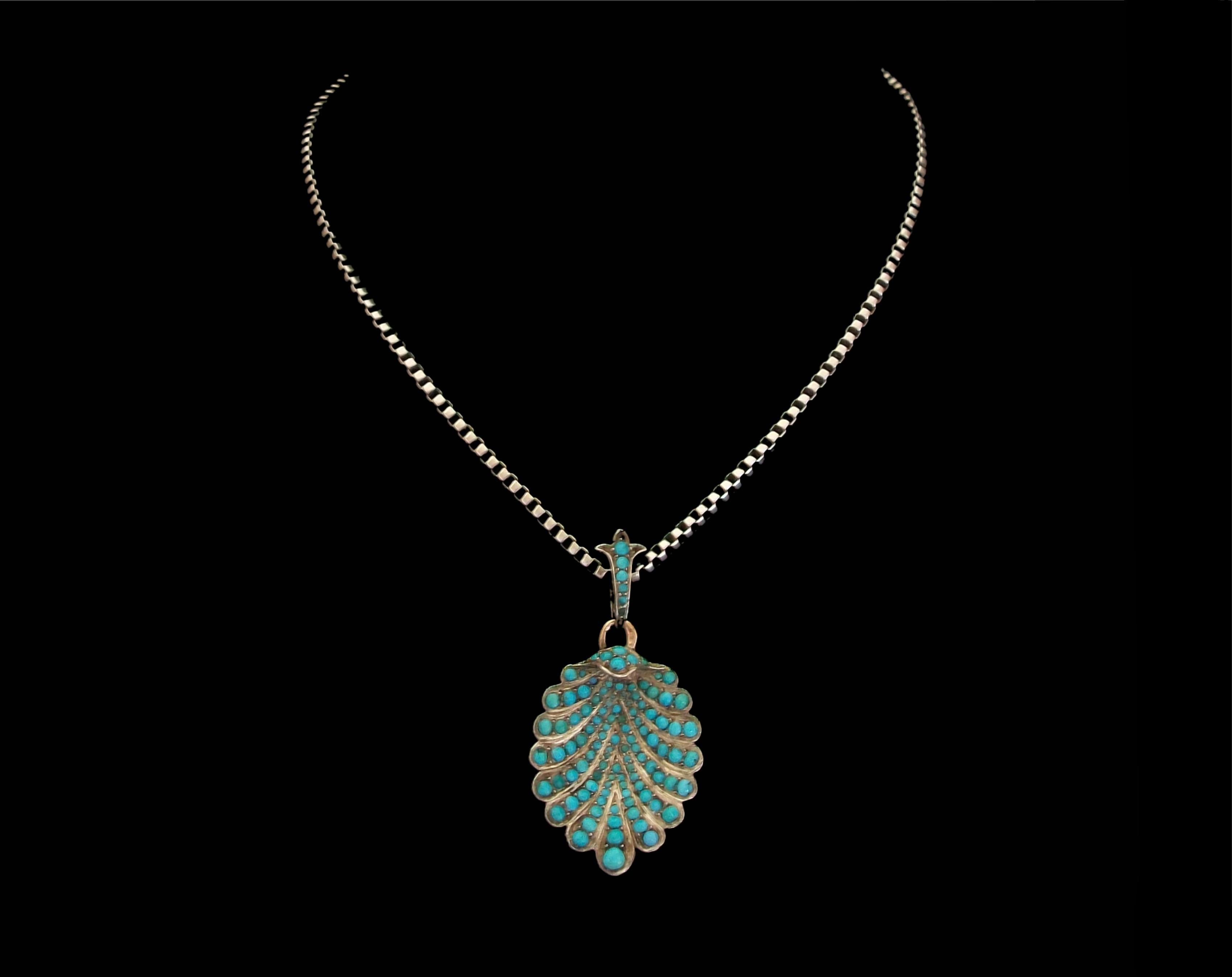 Cabochon Napoleon III Pavé Set Turquoise Scallop Shell Pendant Necklace, France, C.1860