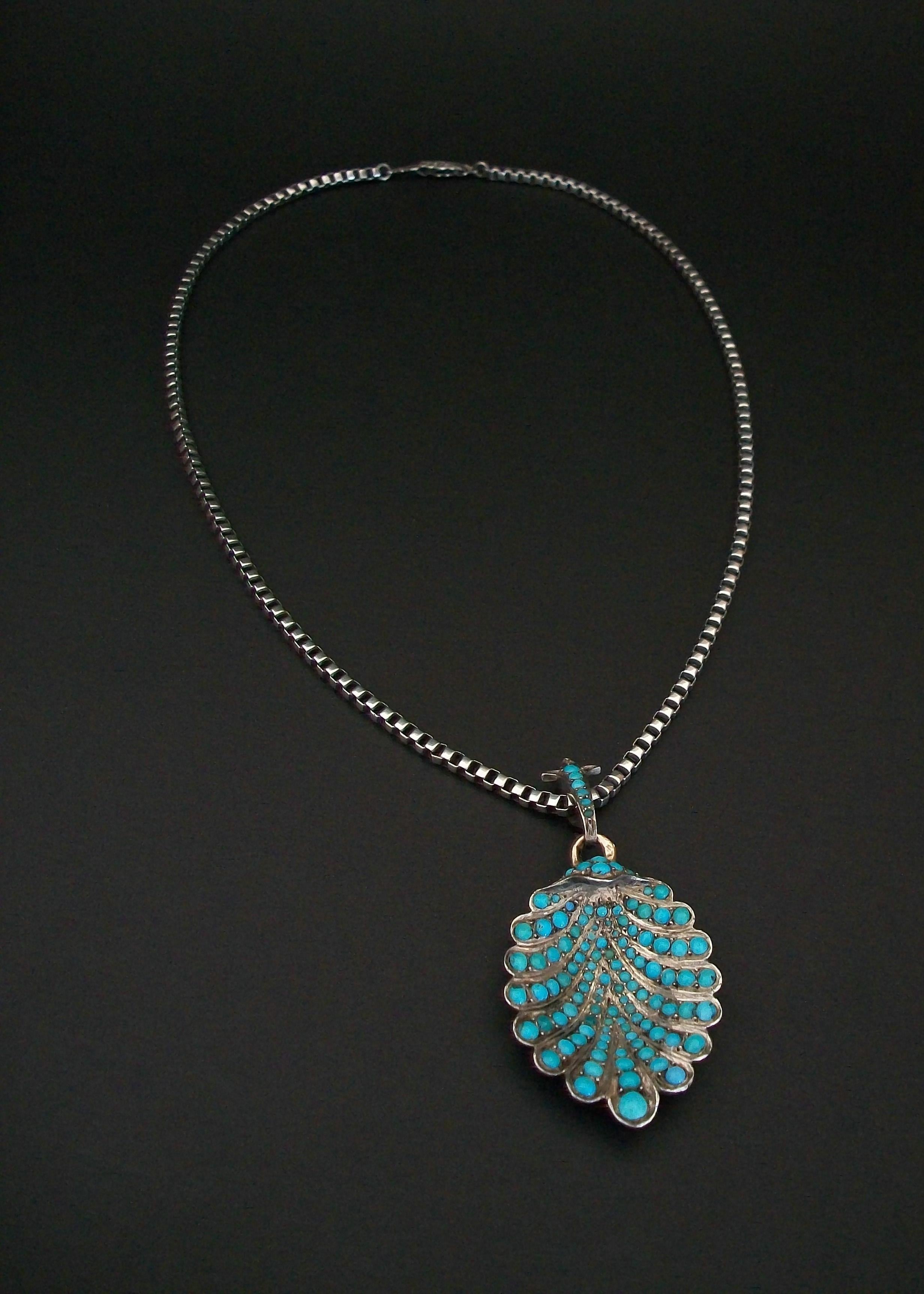 Women's or Men's Napoleon III Pavé Set Turquoise Scallop Shell Pendant Necklace, France, C.1860