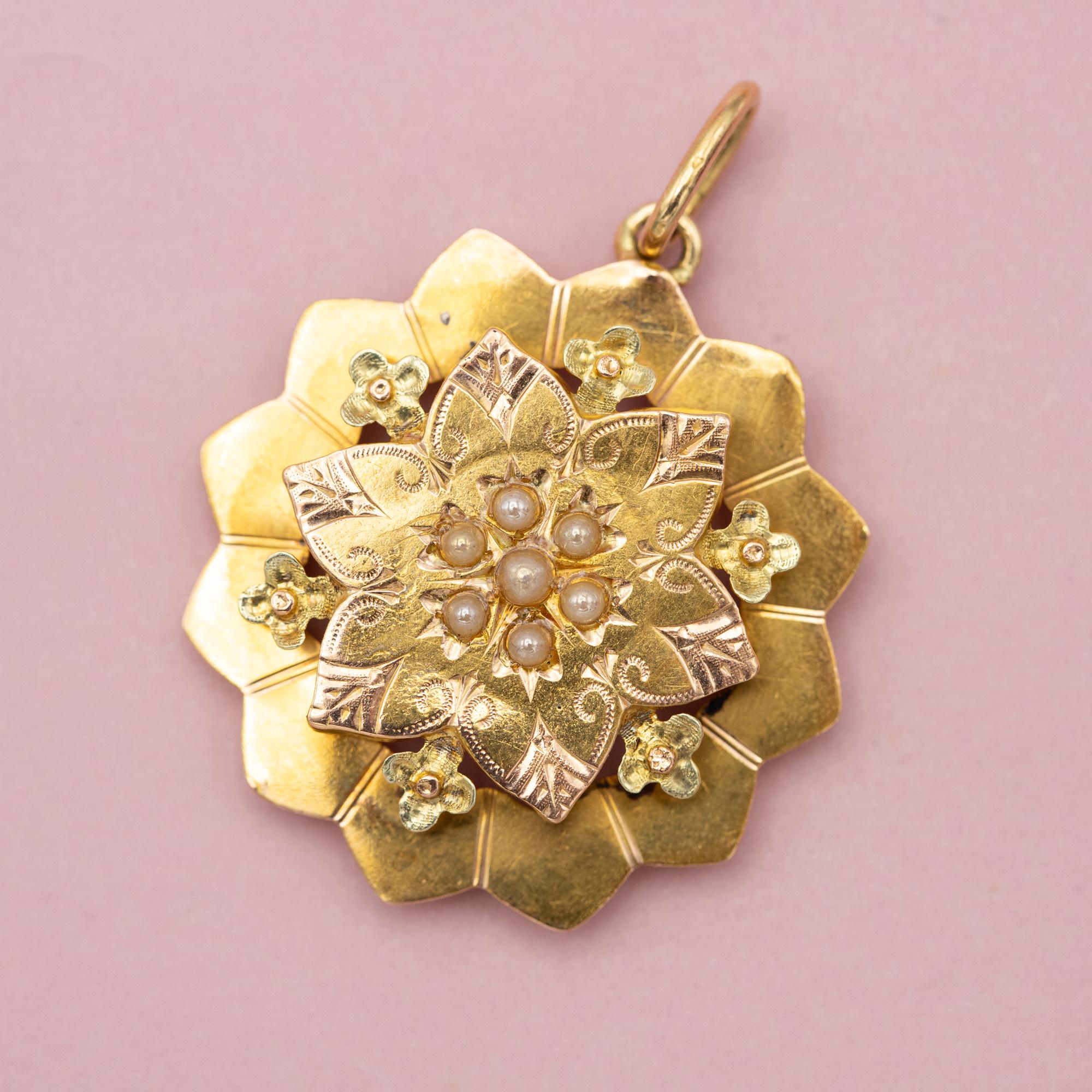 Napoleon III pendant - 18 K yellow gold antique charm - handmade Art Nouveau For Sale 1