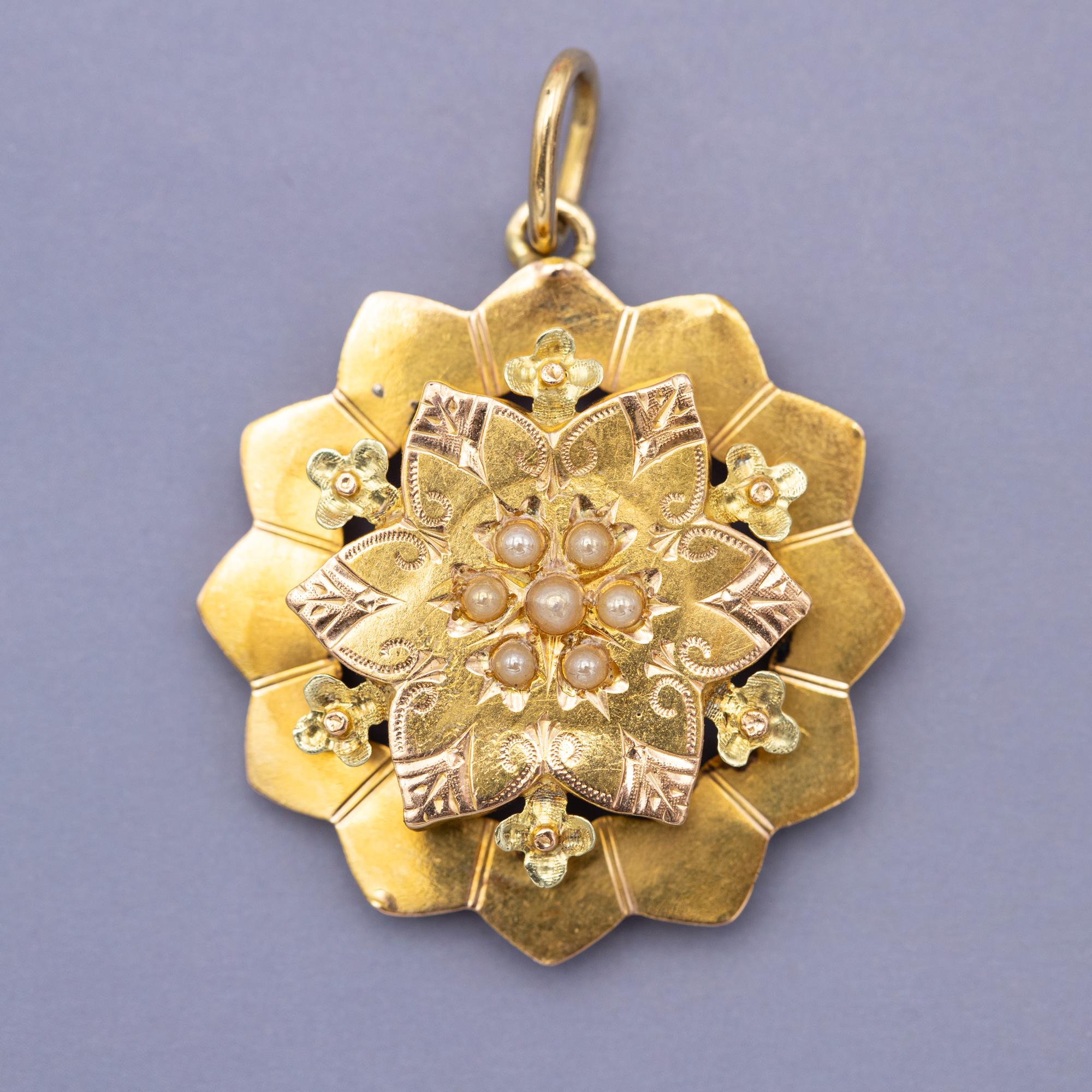 Napoleon III pendant - 18 K yellow gold antique charm - handmade Art Nouveau For Sale 3