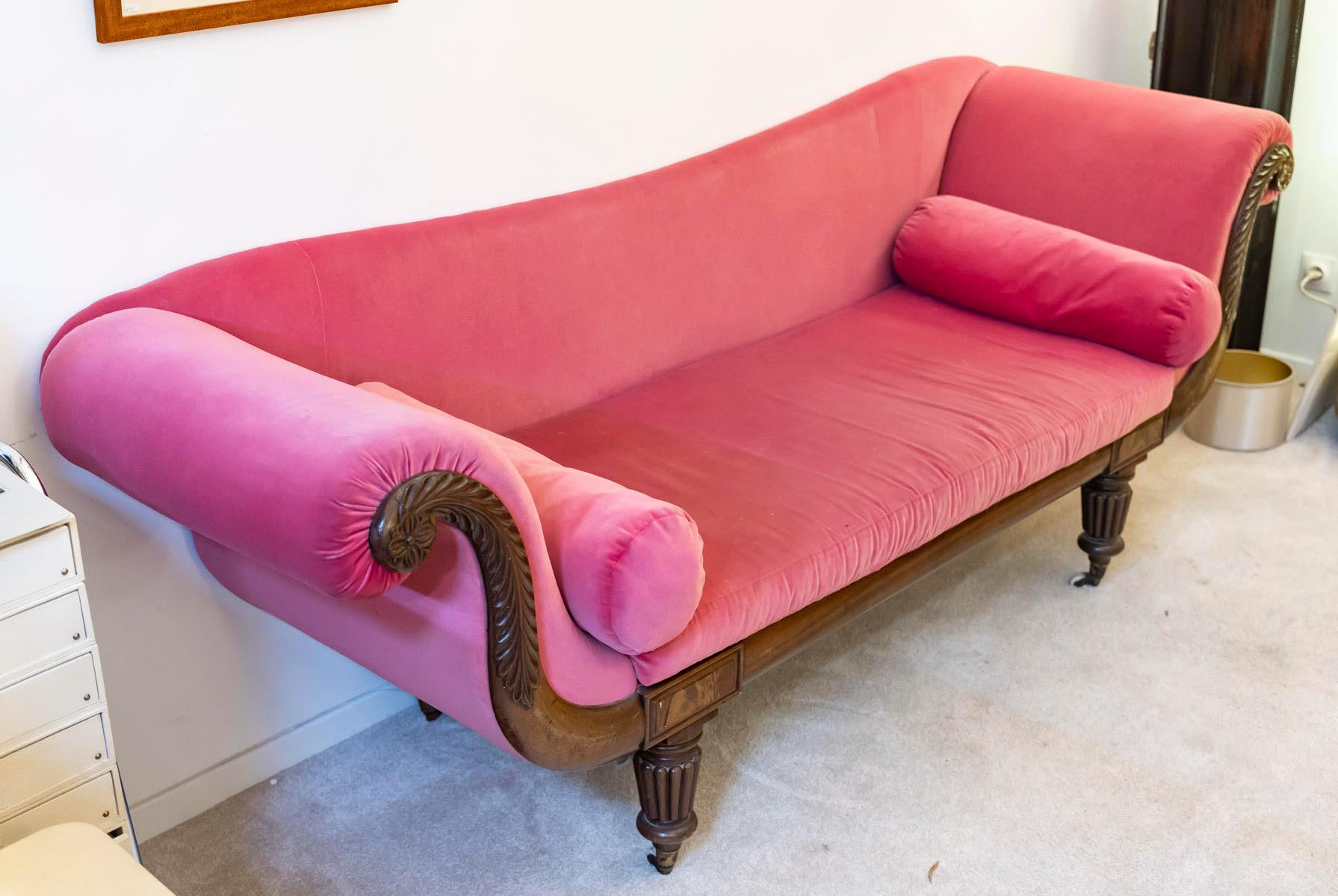 Méridienne du XIXe siècle d'époque Napoléon III.

Guéridon d'époque Napoléon III du 19ème siècle.
H : 80cm, L : 220cm, P : 71cm