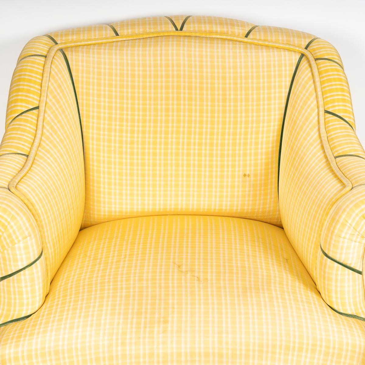 Napoleon III period armchair, 19th century.

Napoleon III period armchair, 19th century, to reupholster, fabric stained, need to be reupholstered.
H: 80cm, L: 88cm, D: 70cm
