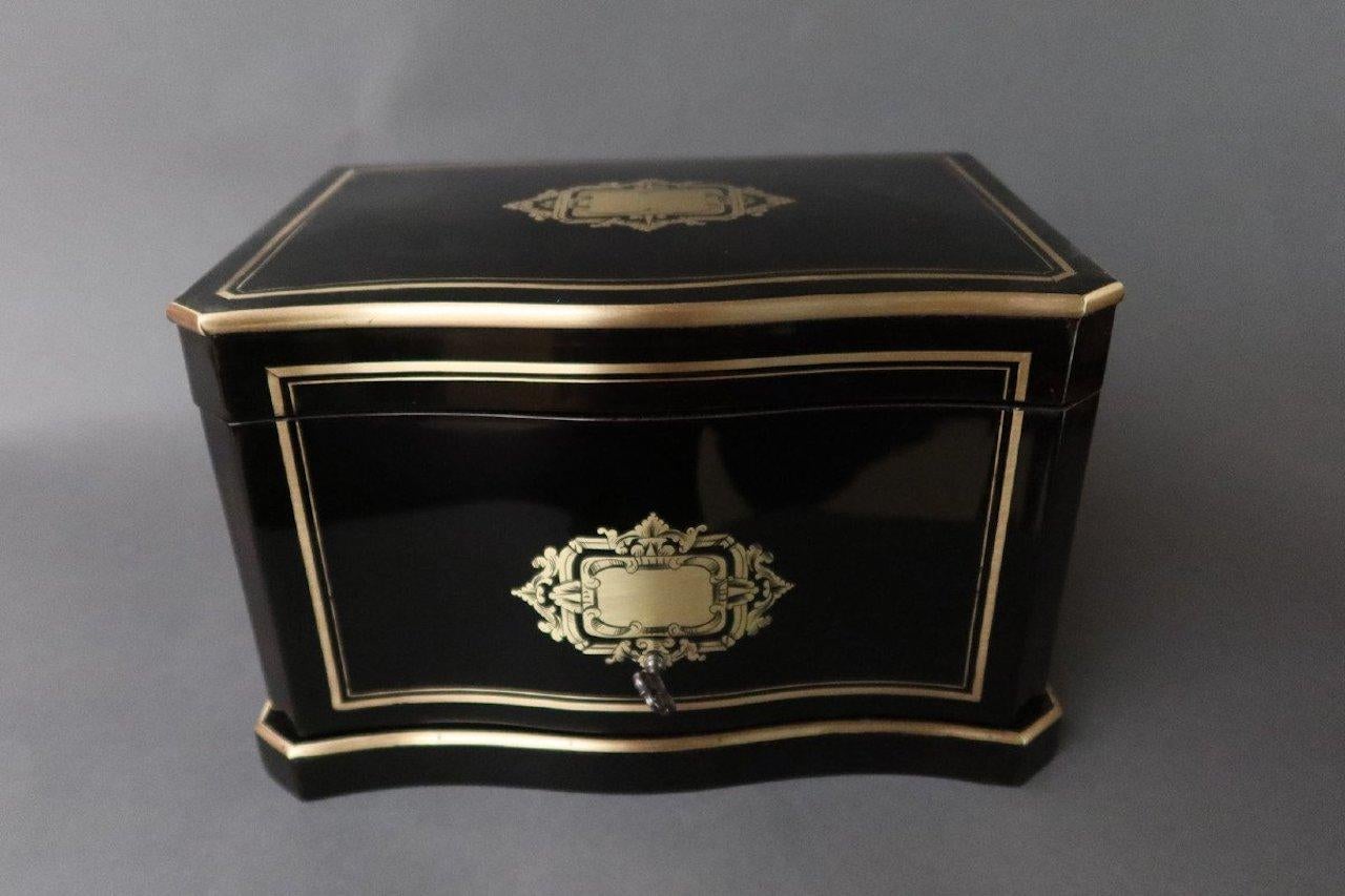 Napoleon III Period Blackened Wood Cigar Humidor In Good Condition In LEGNY, FR