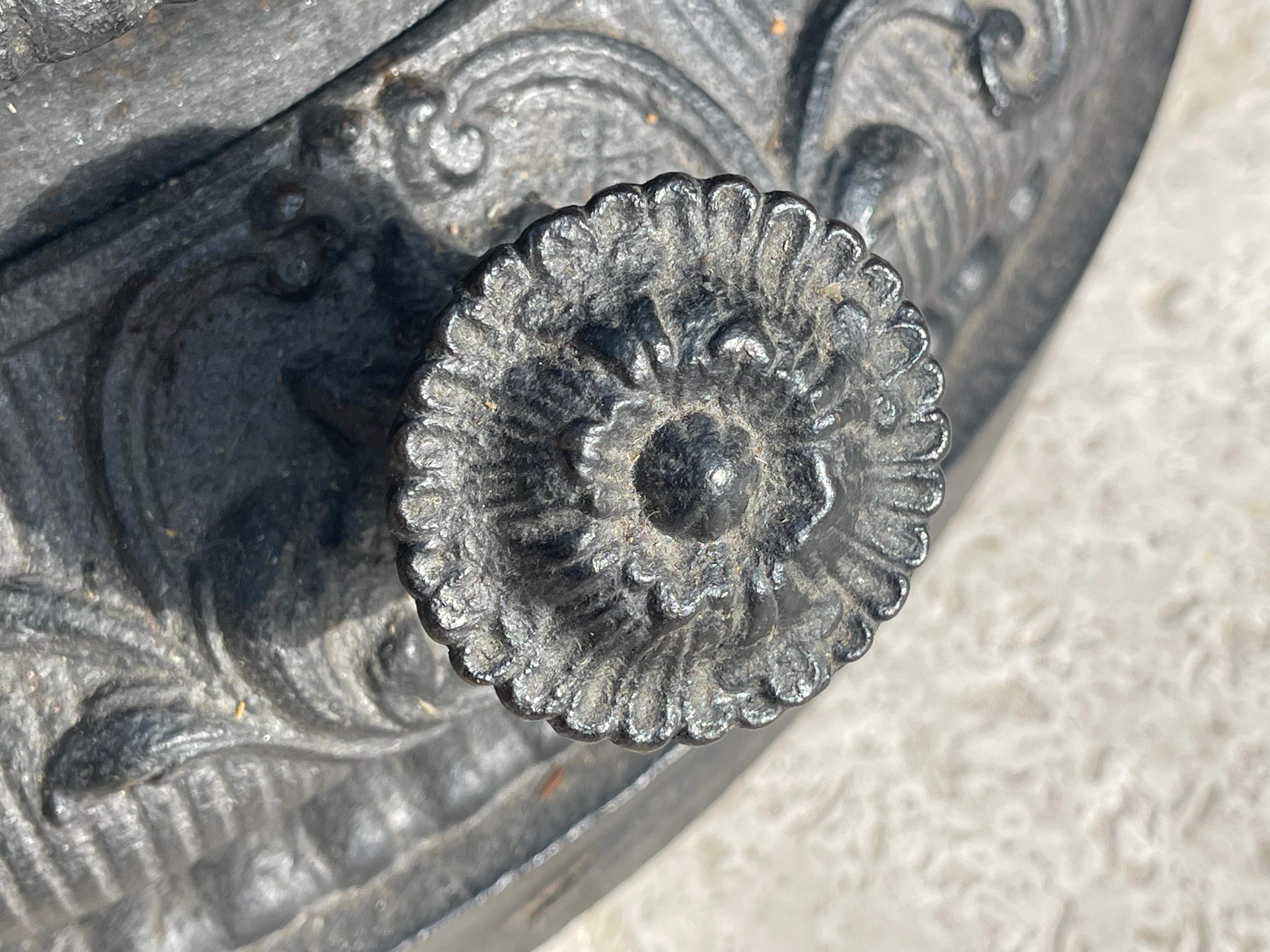 Napoleon III Period Cast Iron Pan XXth century For Sale 11