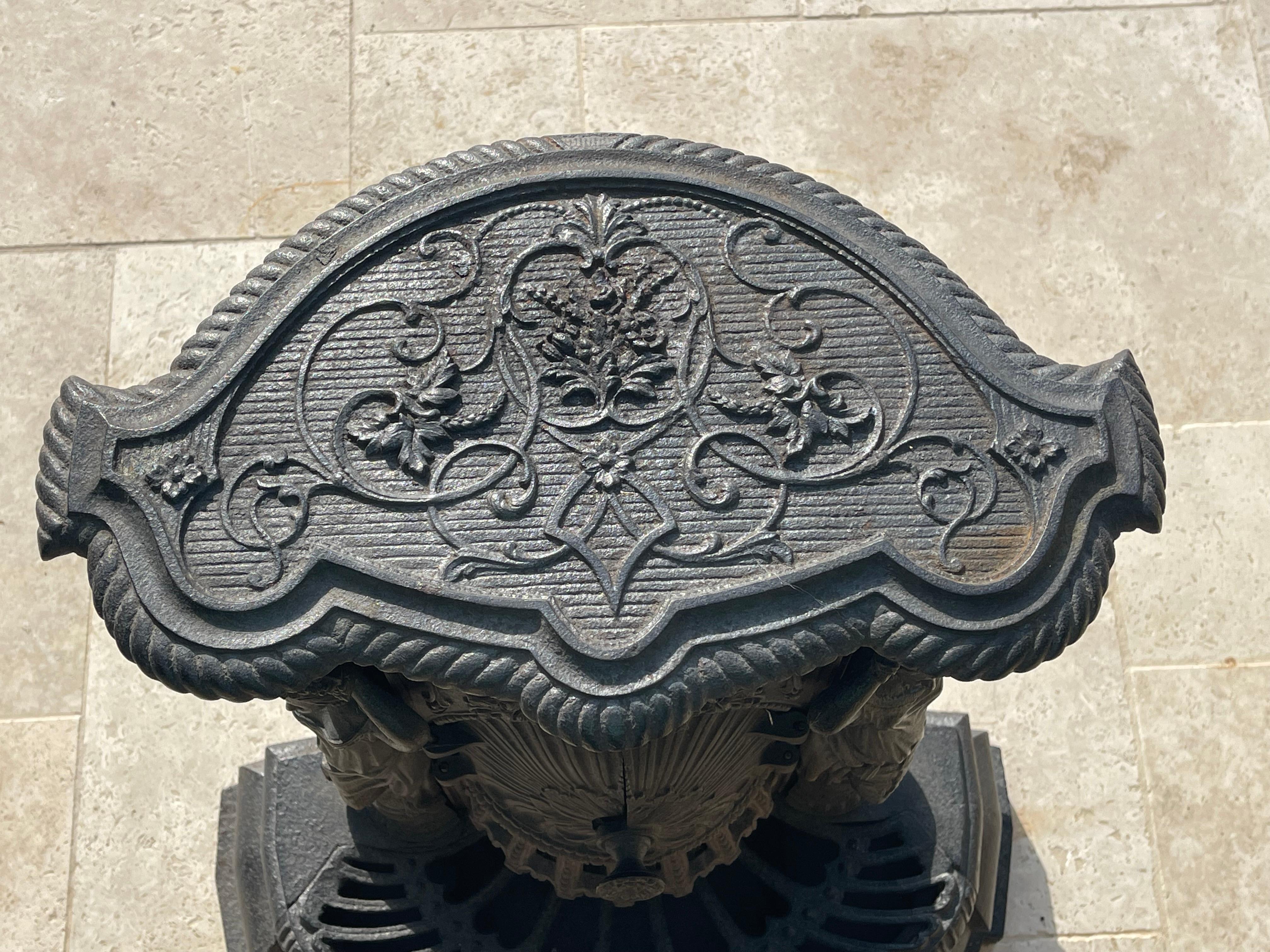 Napoleon III Period Cast Iron Pan XXth century For Sale 13