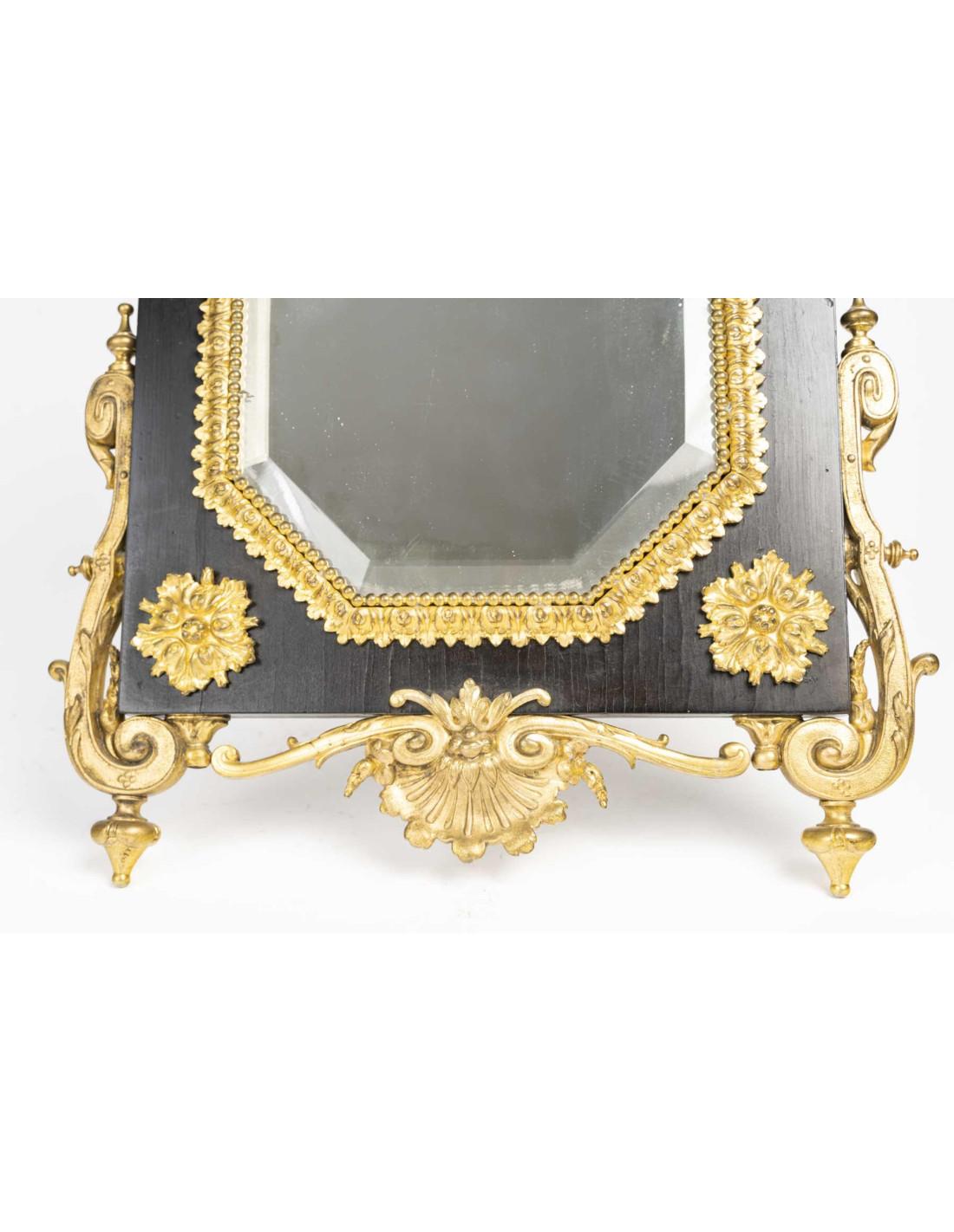 Napoleon III period chased gilt bronze table mirror. In Good Condition For Sale In Saint-Ouen, FR