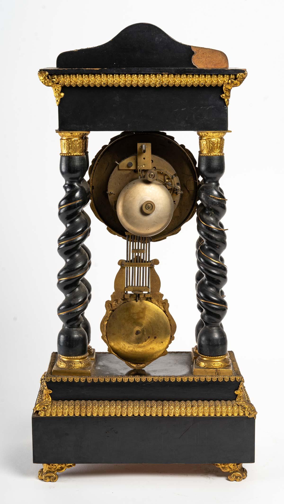 Napoleon III Period Clock In Good Condition In Saint-Ouen, FR