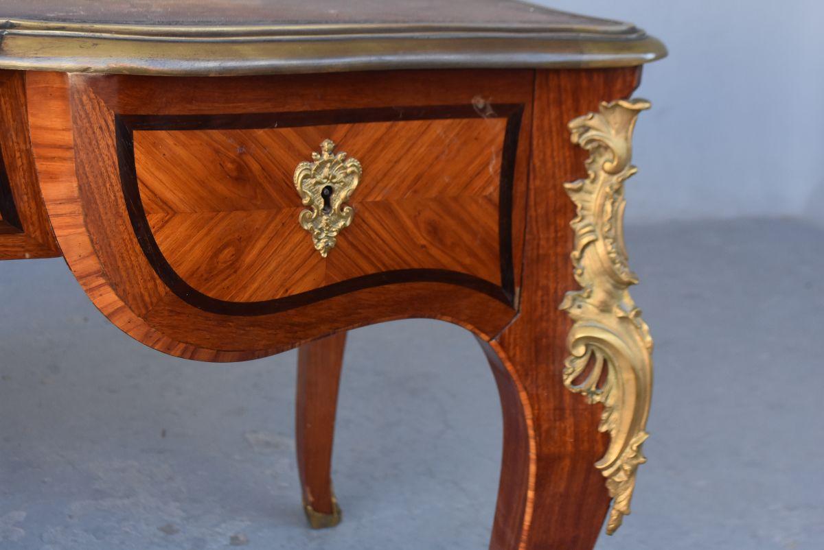 Napoleon III Period Desk Rich Register of Gilded Bronze In Good Condition For Sale In Marseille, FR