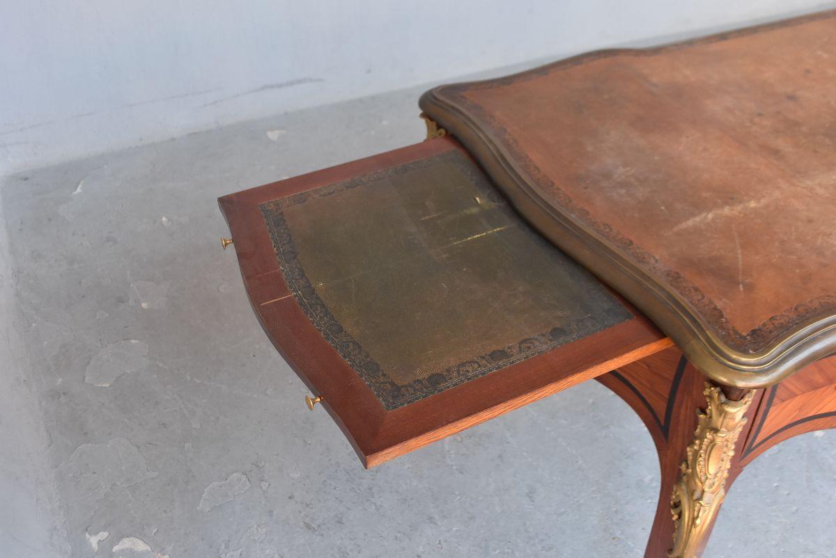 Napoleon III Period Desk Rich Register of Gilded Bronze For Sale 1