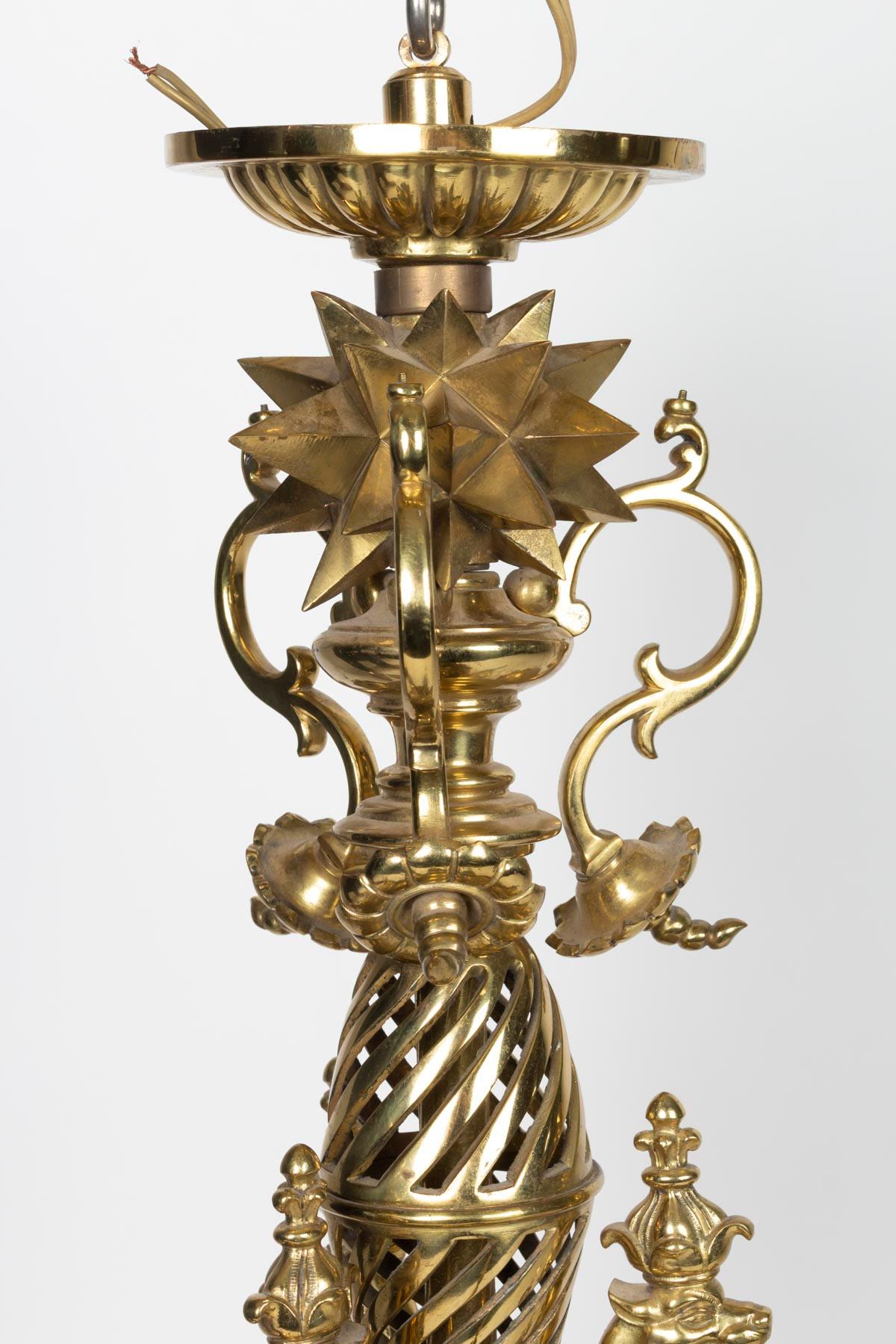 Lustre en bronze doré d'époque Napoléon III, 6 lumières
Mesures : H 83cm, D 52cm.