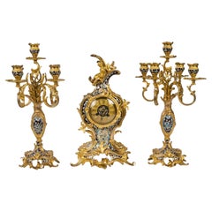 Garniture de cheminée en bronze doré et émaillé d'époque Napoléon III, XIXe siècle.