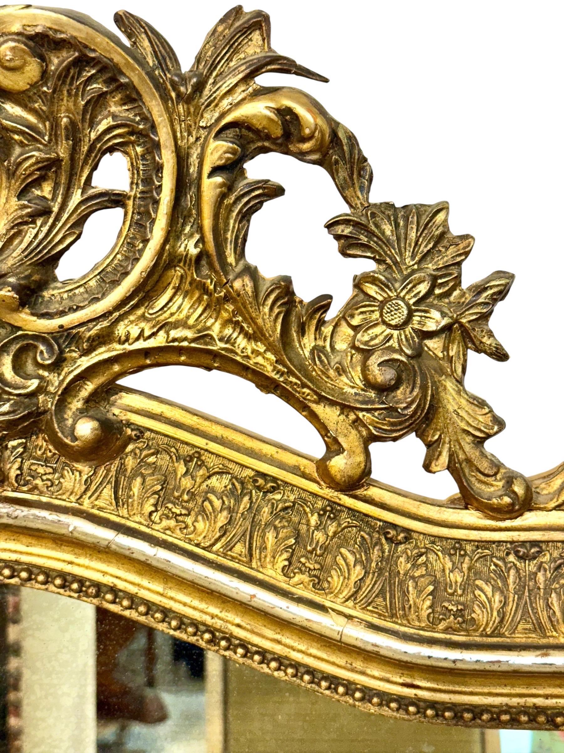 Specchio in legno dorato del periodo Napoleone III con stemma ornato, XIX secolo in vendita 7