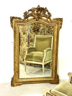 Specchio in legno dorato del periodo Napoleone III con stemma ornato, XIX secolo