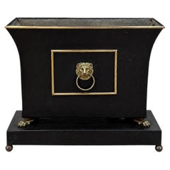 Großer Tôle Jardinière aus der Zeit Napoleons III. mit vergoldeten Messingapplikationen