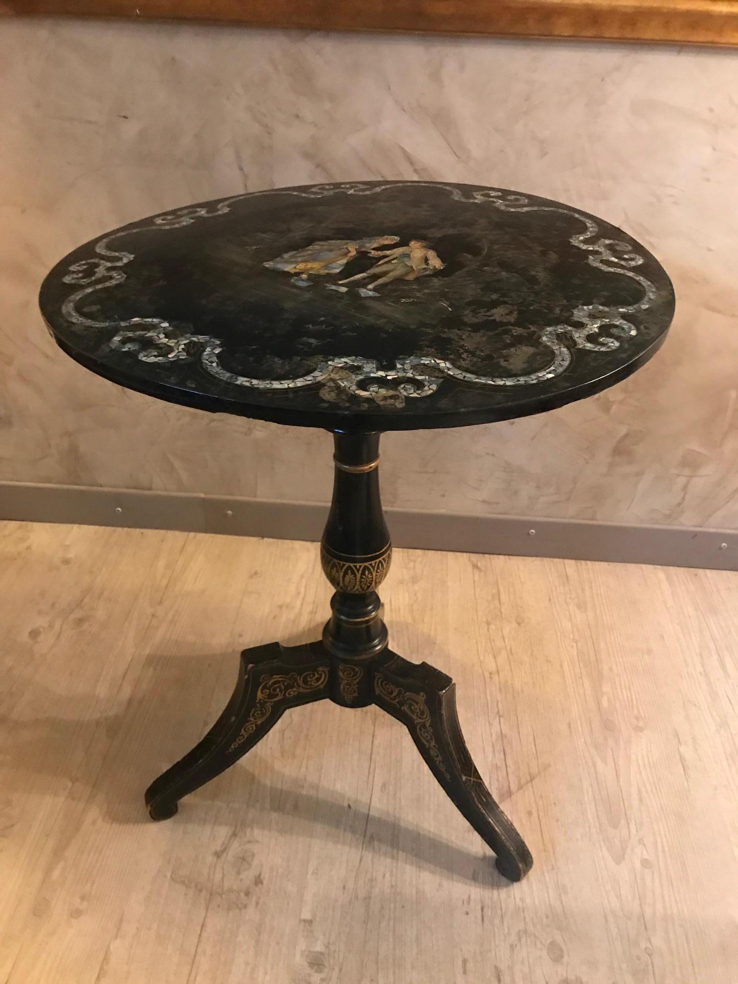 Gueridon pieghevole in madreperla del periodo Napoleone III, anni '70 del XIX secolo in vendita 3