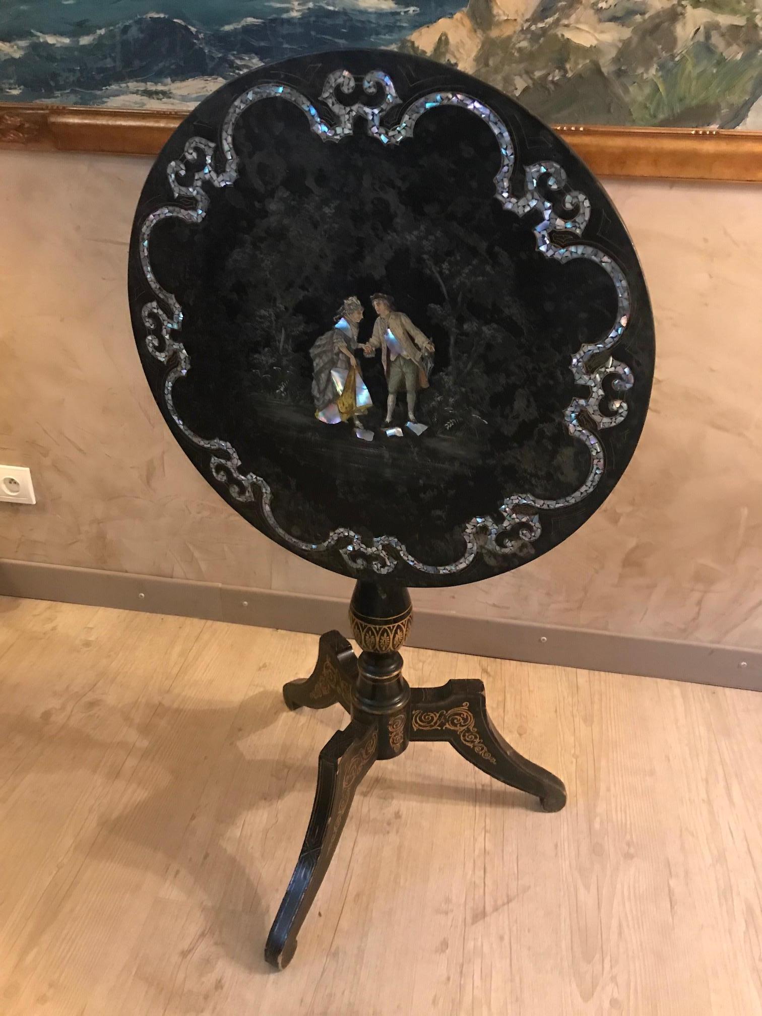Europeo Gueridon pieghevole in madreperla del periodo Napoleone III, anni '70 del XIX secolo in vendita