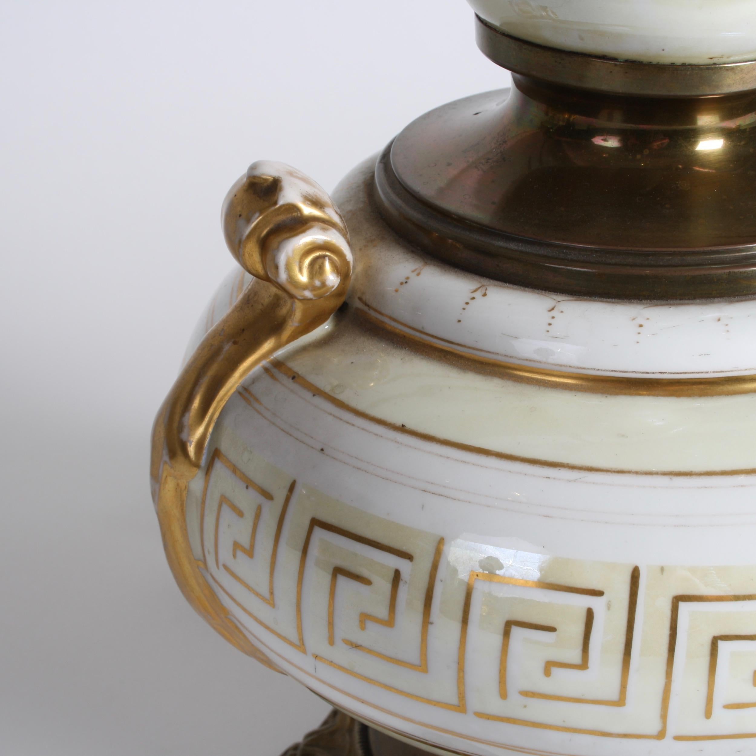 Porzellan-Tischlampe aus der Zeit Napoleons III (19. Jahrhundert) im Angebot