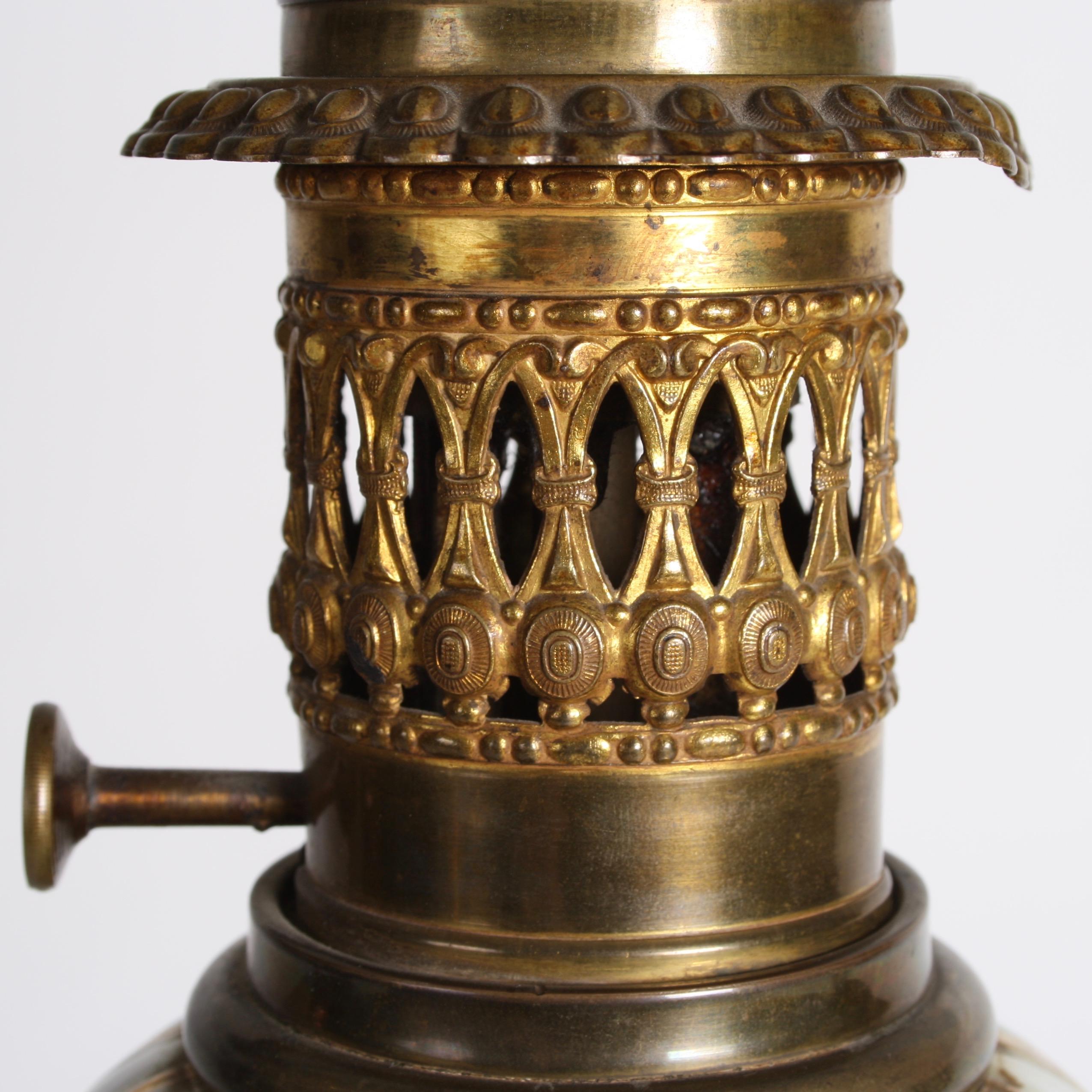 Lampe de table en porcelaine d'époque Napoléon III en vente 3