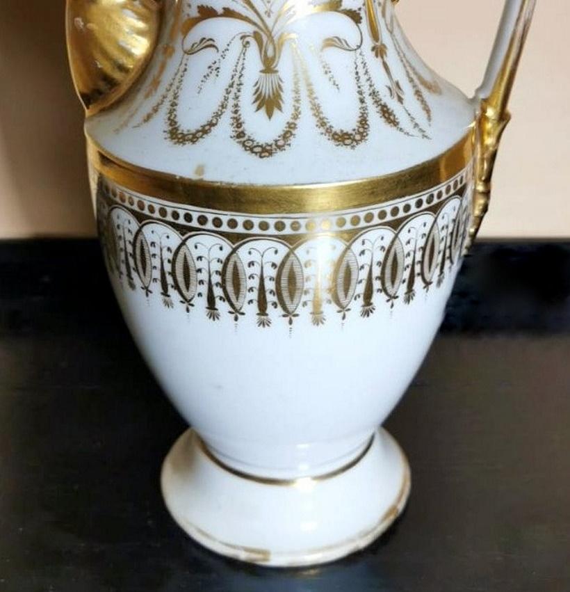 Théière à chocolat en porcelaine de Paris Napoléon III avec décorations en or pur en vente 3