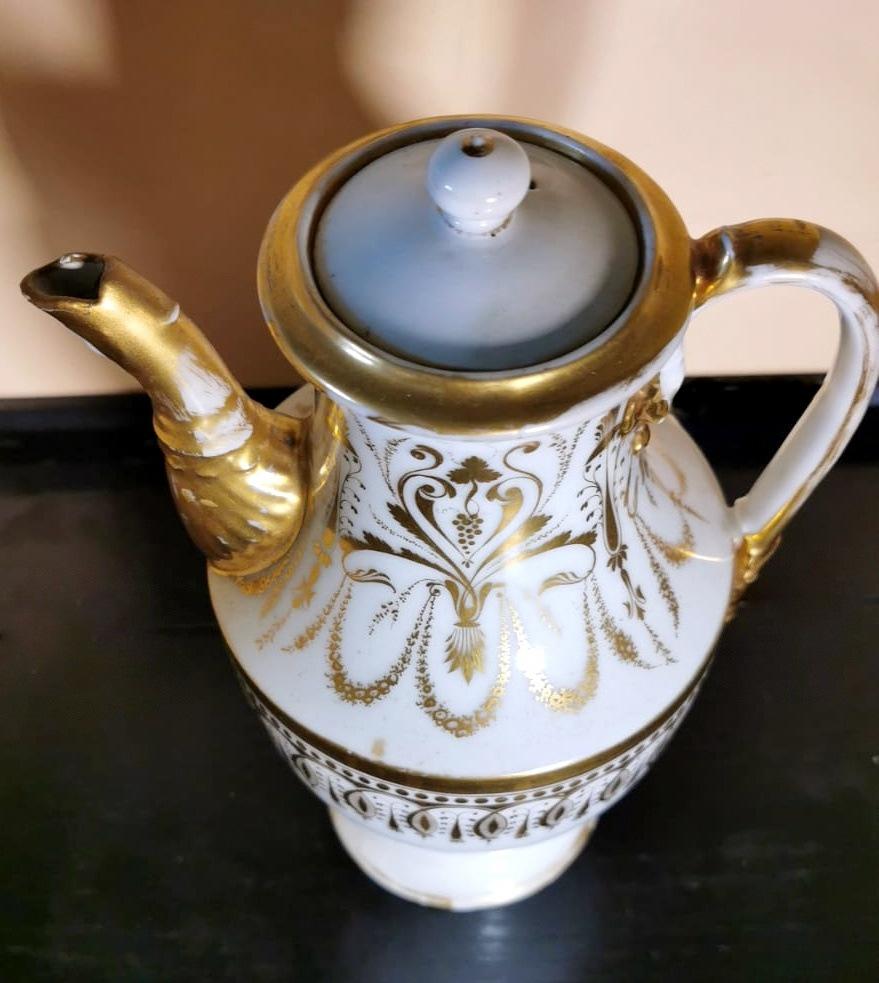 Hand-Painted Napoleon III Porcelain De Paris Chocolate Teapot with Pure Gold Decorations For Sale
