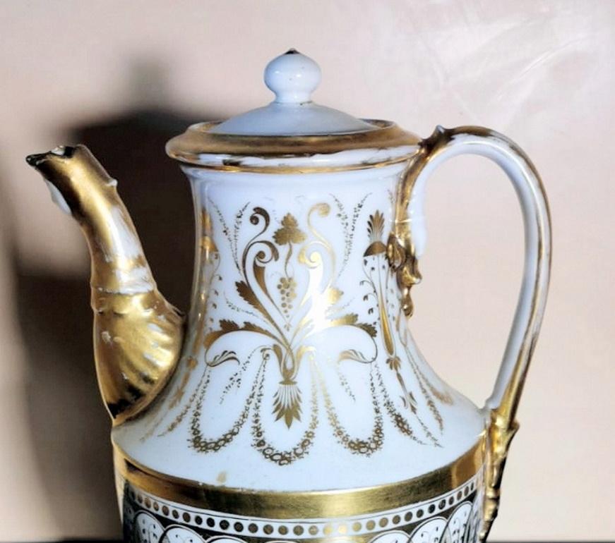 19th Century Napoleon III Porcelain De Paris Chocolate Teapot with Pure Gold Decorations For Sale
