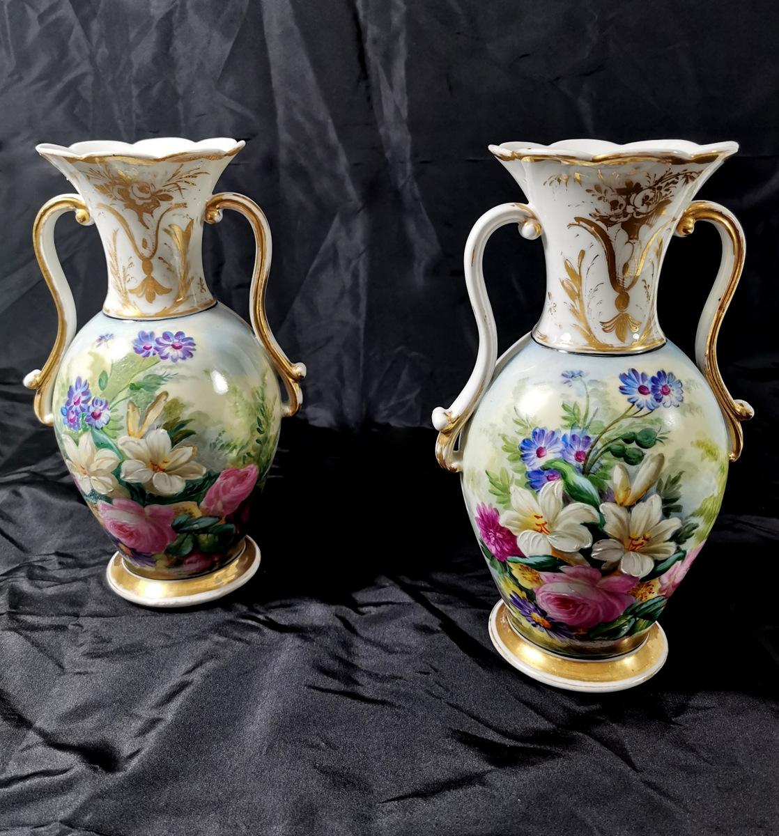 We kindly suggest you read the whole description, because with it we try to give you detailed technical and historical information to guarantee the authenticity of our objects.
A pair of antique French porcelain (Porcelain de Paris) vases with