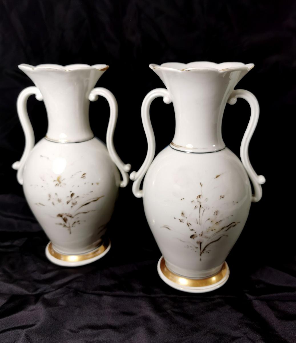 Napoleon III Porcelain de Paris French Pair of Vases Hand Painted In Good Condition In Prato, Tuscany