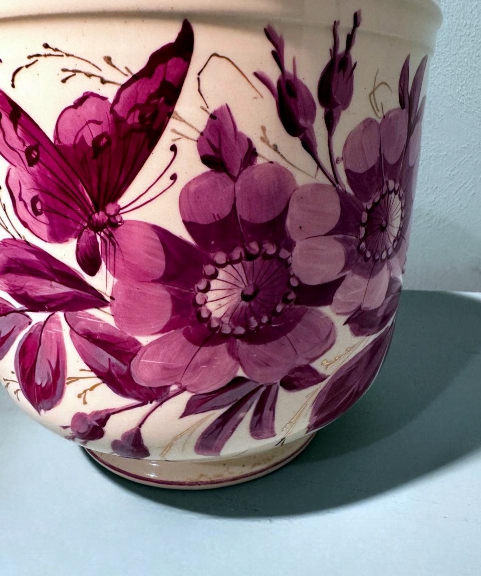 XIX secolo Cachepot francese Napoleone III Porcelaine de Paris dipinto a mano in vendita