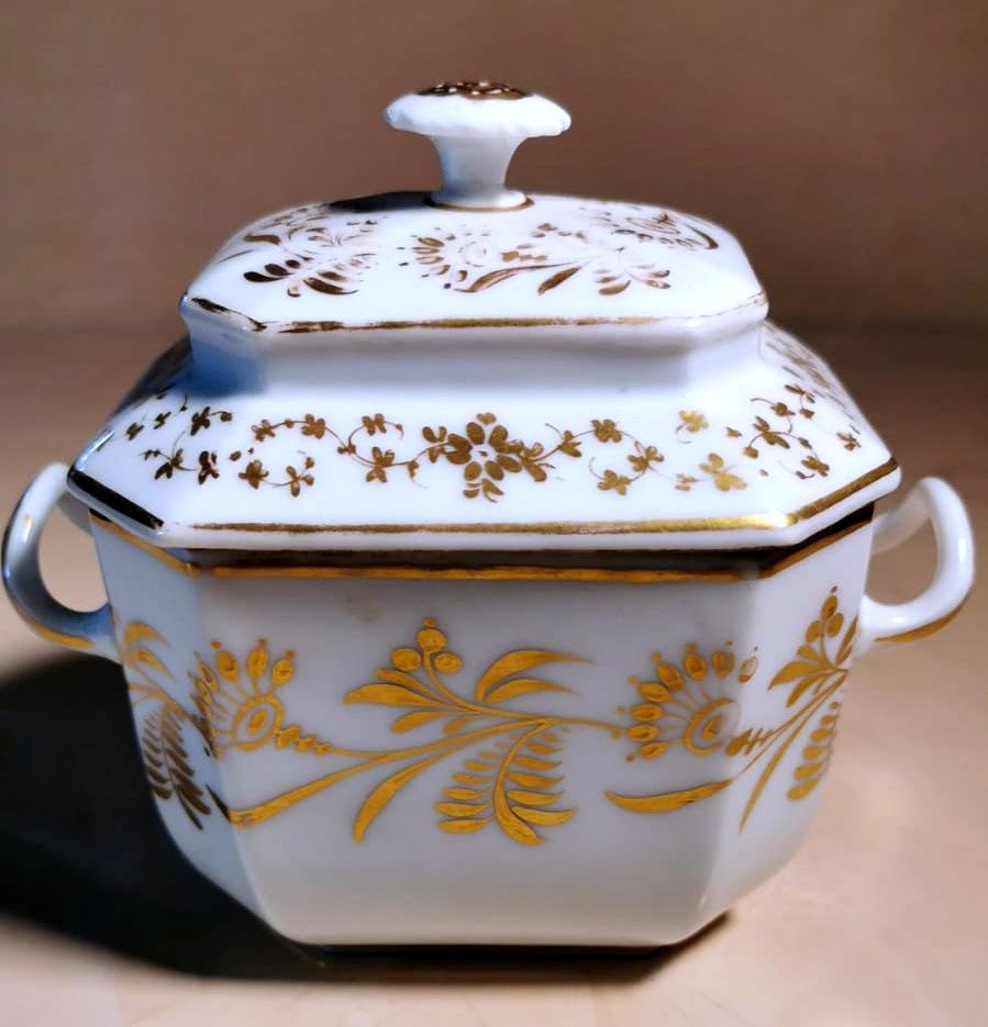 Teekanne und Zuckerdose aus Porzellan von Paris aus der Zeit Napoleons III. mit reinen Golddekorationen im Angebot 3