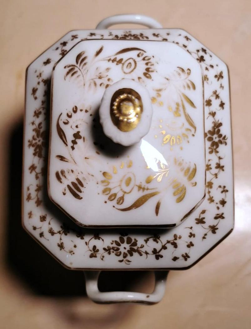Napoleon III Porcelain De Paris Teapot and Sugar Bowl with Pure Gold Decorations For Sale 5
