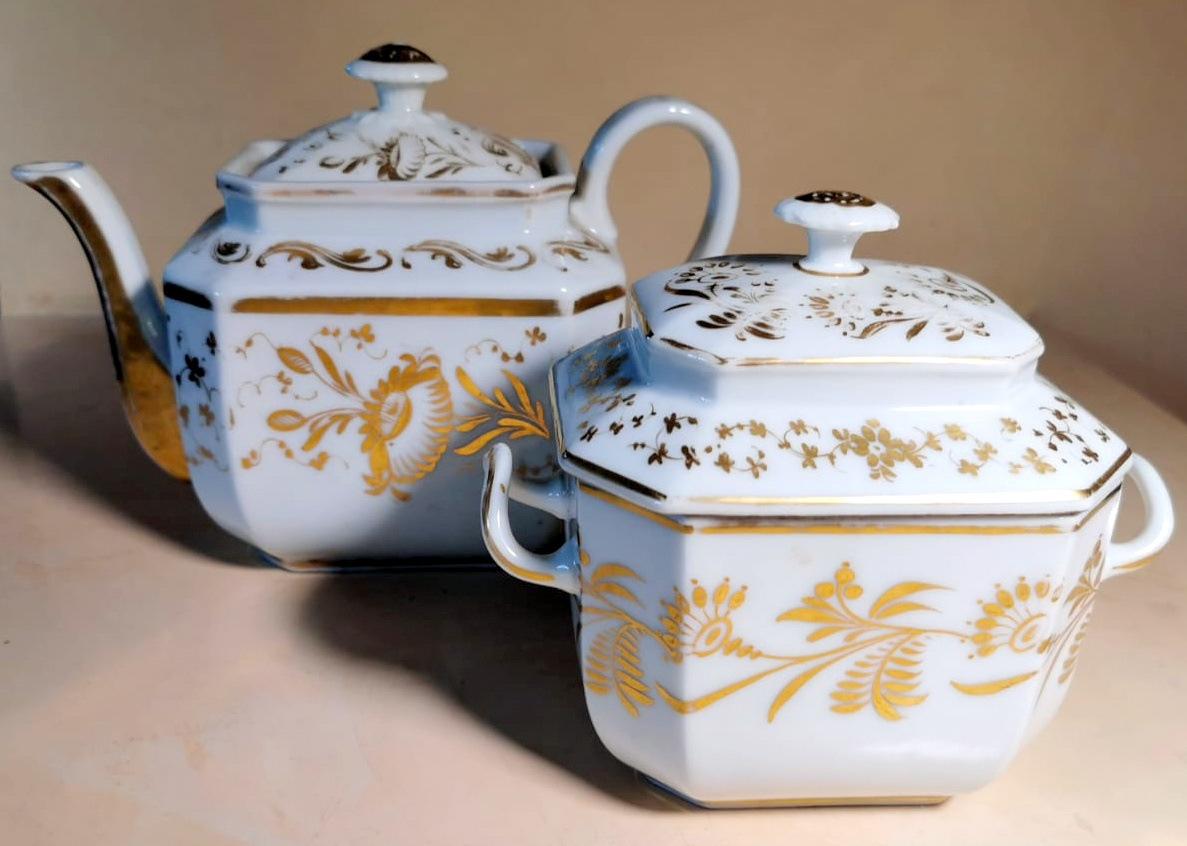 We kindly suggest you read the whole description, because with it we try to give you detailed technical and historical information to guarantee the authenticity of our objects.
Teapot and sugar bowl in fine Porcelain de Paris; two objects whose