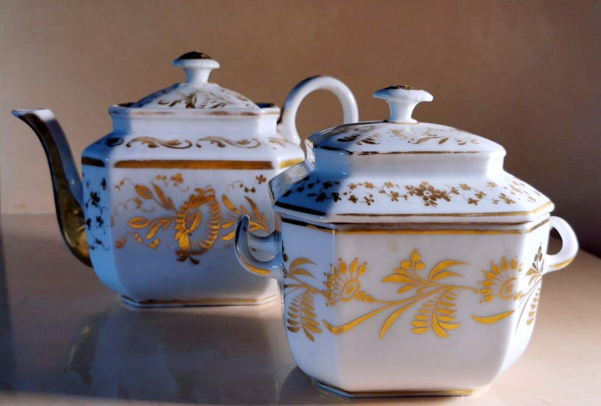 French Napoleon III Porcelain De Paris Teapot and Sugar Bowl with Pure Gold Decorations For Sale