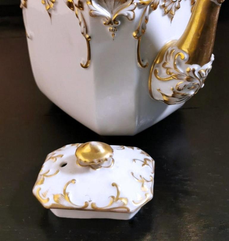 Napoleon III Porcelain De Paris Teapot with Pure Gold Decorations For Sale 4