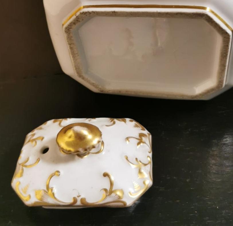 Napoleon III Porcelain De Paris Teapot with Pure Gold Decorations For Sale 5
