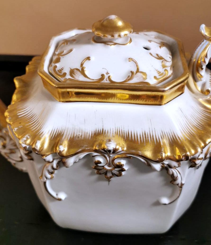 Napoleon III Porcelain De Paris Teapot with Pure Gold Decorations For Sale 6